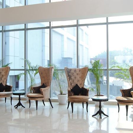 Xenious World Square Hotel Газиабад Экстерьер фото