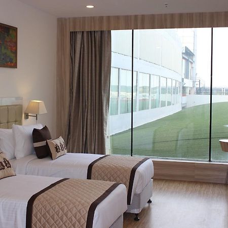Xenious World Square Hotel Газиабад Экстерьер фото