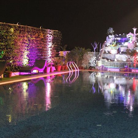 Xenious World Square Hotel Газиабад Экстерьер фото