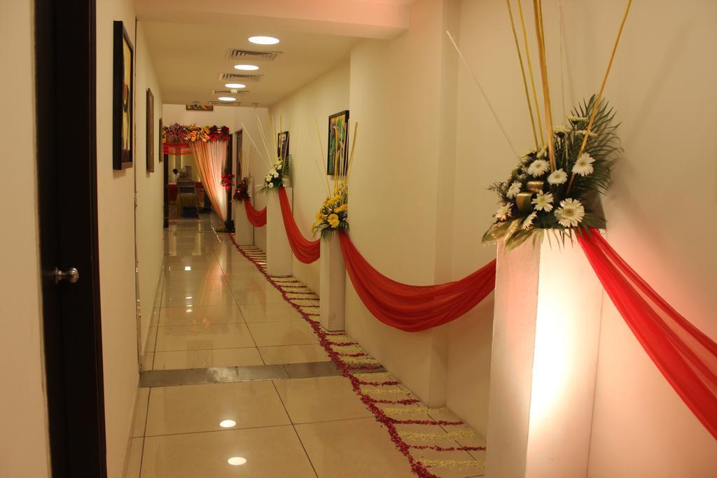 Xenious World Square Hotel Газиабад Экстерьер фото