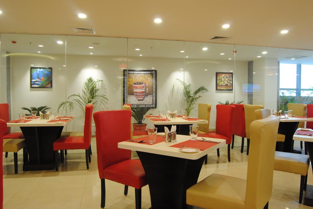 Xenious World Square Hotel Газиабад Экстерьер фото