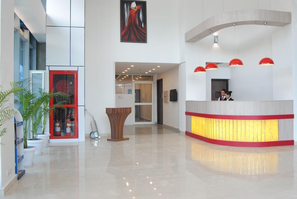 Xenious World Square Hotel Газиабад Экстерьер фото